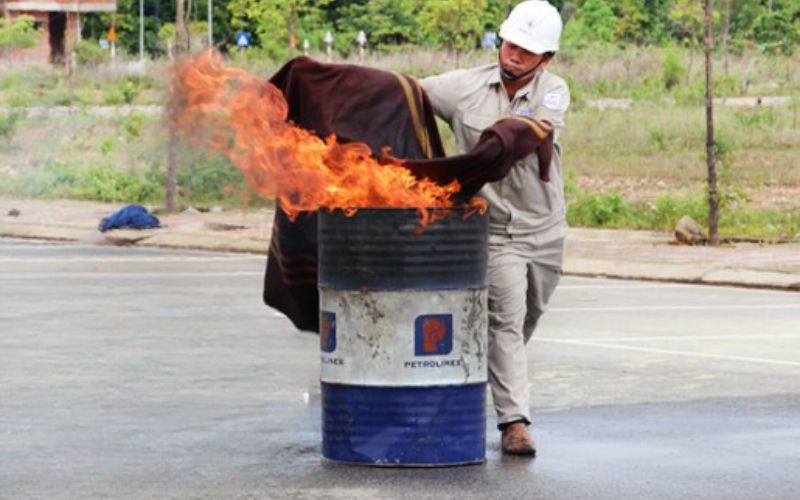 Công dụng của chăn chiên chữa cháy