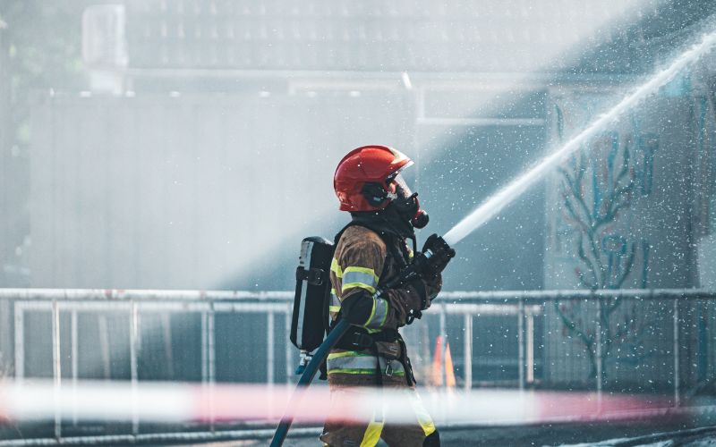 Khi nào có thể chữa cháy bằng nước?