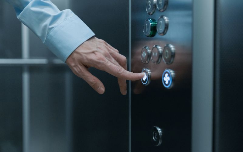 Dấu hiệu nhận biết thang máy gặp sự cố